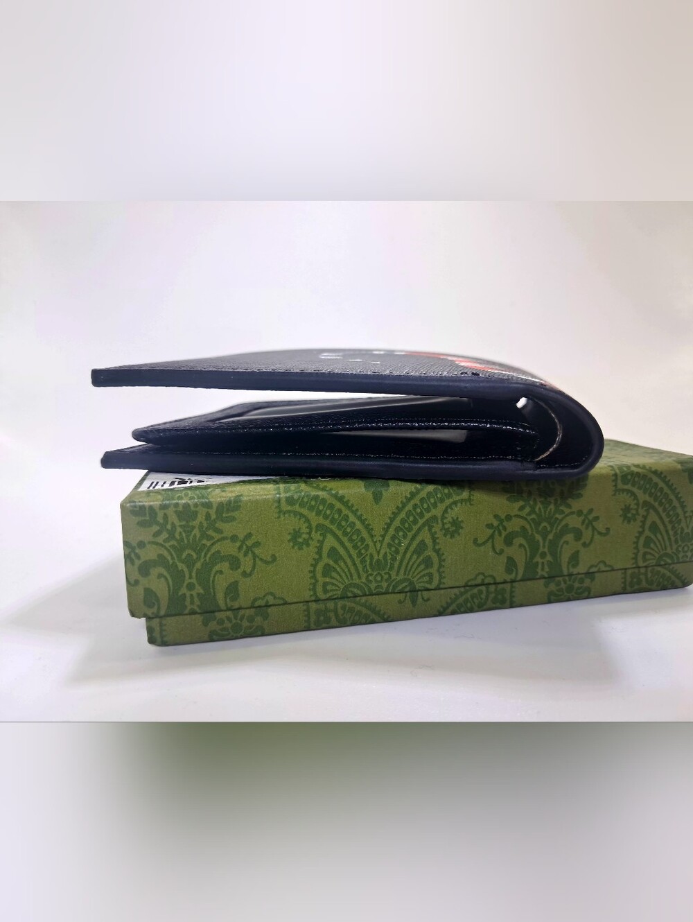 Gucci Men's GG Supreme Kingsnake Print Bifold Wallet – Black/Grey Monogram - Picture 2 of 4